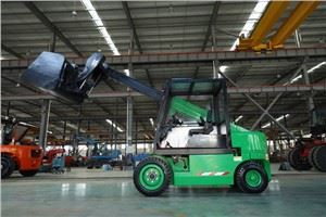 Mini teleskopisk håndterer 3 ton